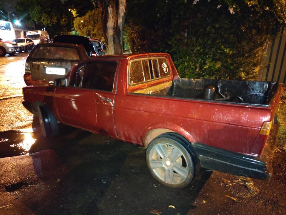 Foto 2 de 2 — Veículos furtados são recuperados pela Polícia
